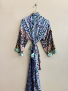Robe kimono en soie imprimée douce, robe de chambre bohème en polysilk, kimono long - Product Image 2