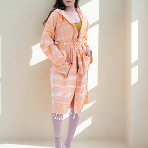 Peignoir de bain turc rose à séchage rapide pour hommes et femmes avec motif rayé blanc et franges, style turc - Product Image 4