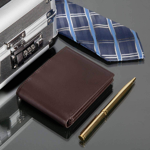 Portefeuilles en cuir personnalisés de haute qualité pour hommes, portefeuilles fins, portefeuilles de poche, fabriqués sur mesure au Pakistan - Product Image 3