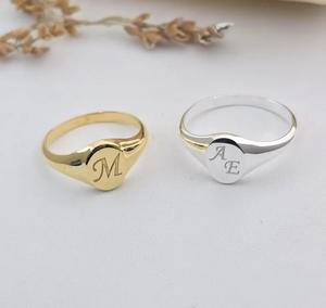 Bague personnalisée avec initiales |   Initiales personnalisées |   925 Estampillé |   Cadeau pour la Saint-Valentin |   Cadeau pour elle |   Bague signet rose |   Dos solide - Product Image 2