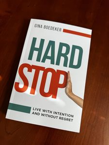 Hard Stop de Gina Boedeker, libro en inglés de edición paperback, historia de amor y novela de ficción moderna - Product Image 4