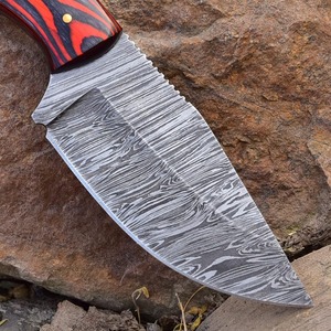 Cuchillo de Acero de Damasco Hecho a Mano, Hoja Fija, para Uso General/Camping, 8.5 Pulgadas, con Mango de Madera y Funda de Cuero - Product Image 2