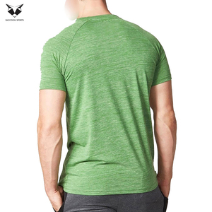 เสื้อยืดออกกำลังกายผู้ชายคอโอ แขนสั้น ผ้าสเตรช สีเขียว ปี 2026 รุ่นใหม่ล่าสุด ผลิตตามสั่ง - Product Image 4