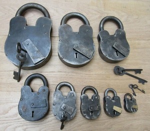 Strong Metal <b>Padlock</b> Professional Security Solution for Factories Warehouses and Garages - Product Image 5