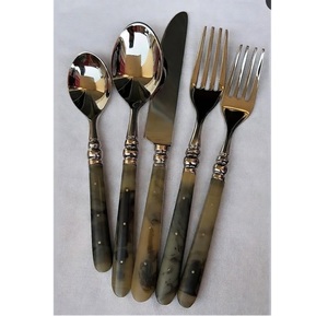 ชุดช้อนส้อมสแตนเลส 18/8 คุณภาพดี ราคาสุดคุ้ม ทนทาน พร้อมด้ามจับเรซิ่นขัดเงา ดีไซน์ใหม่ ใช้ซ้ำได้ - Product Image 3