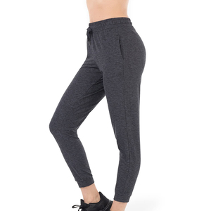 Vêtements de sport personnalisés pour femmes, pantalons de survêtement avec logo personnalisé, impression de logo, pantalons de survêtement cousus à la machine, pour femmes - Product Image 3