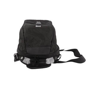 Sac de transport pour casque d'équitation avec doublure rembourrée, fermeture éclair sécurisée et construction légère pour l'écurie et les déplacements - Product Image 6