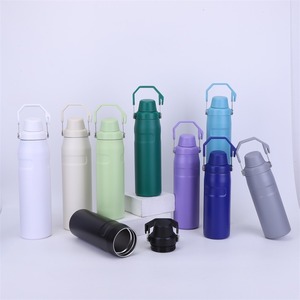 Bouteille d'eau isotherme portable classique en acier inoxydable avec couvercle à poignée, anti-fuite, pour la gym et le sport – En stock - Product Image 3