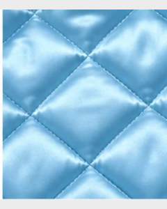 Tapis de selle de dressage professionnel en satin bleu clair matelassé losanges avec passepoil en corde dorée - Product Image 4