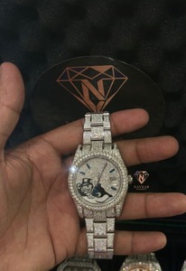 Montre pour homme en moissanite VVS de luxe, style hip-hop, sertie de diamants, disponible pour achat en gros - Product Image 3