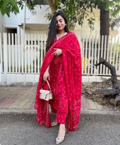 Kurta en viscose rayonne pour femme, imprimé, coupe droite, avec pantalon et dupatta - Product Image 5