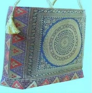 Bolso Tote Casual de Brocado de Seda de Diseño Premium con Borlas Decorativas y Cierre de Cremallera, Accesorios de Lujo para Bodas para Mujer - Product Image 3