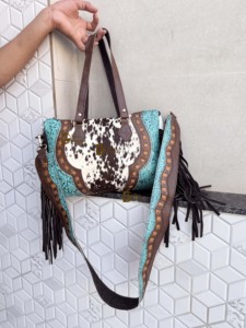 กระเป๋าถือหนังวัวแท้สไตล์ตะวันตก  งานแกะสลักหนัง  กระเป๋าสะพายข้างแบบมีพู่  กระเป๋าถือทันสมัย  กระเป๋าหนังสำหรับผู้หญิง  ใช้งานได้หลากหลาย - Product Image 5