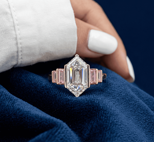 Bague en or 14 carats vintage avec diamant de laboratoire hexagonal marquise 3,15 carats, bijoux de fiançailles - Product Image 1