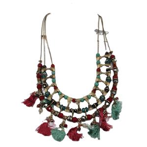 Collar de Resina Ecológico Hecho a Mano con Diseño Único Estilo Amor, Elementos Naturales y Acabado Suave - Product Image 1