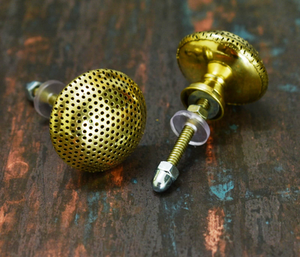 Poignée de porte artisanale traditionnelle en métal floral, finition laiton décorative, pour tiroir de meuble et quincaillerie de mobilier domestique - Product Image 1