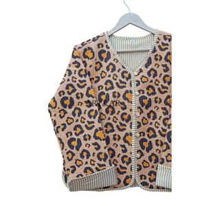 เสื้อแจ็คเก็ตผ้าฝ้ายออร์แกนิค 100% ลายดอกไม้และลายทาง พิมพ์ลายสองด้าน เป็นมิตรกับสิ่งแวดล้อม ระบายอากาศได้ดี ติดกระดุม สำหรับผู้หญิง สไตล์ลำลอง - Product Image 3