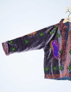 Chaqueta de Mujer Bordada en Terciopelo Transpirable Hecha a Mano, Prenda Exterior Chic de Invierno, Regalo Único para Ella - Product Image 4