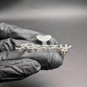 Colgante de moissanita personalizado con nombre, colgante de corazón con letras estilo hip hop, joyería de lujo para hombres y mujeres. - Product Image 3