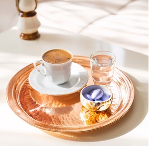 Plateau décoratif en cuivre, plateau de service artisanal en métal, vaisselle d'inspiration vintage pour l'hôtellerie, les dîners, les célébrations et l'intérieur - Product Image 5