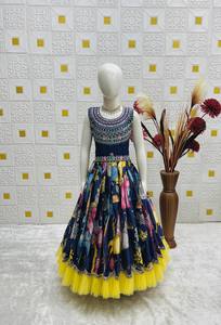 Salwar Kameez con Bordado y Estampado para Niñas de NiMa Creations, Traje Tradicional Indio para Bodas, Diwali y Fiestas, en Seda Chinon, Largo hasta la Rodilla - Product Image 4