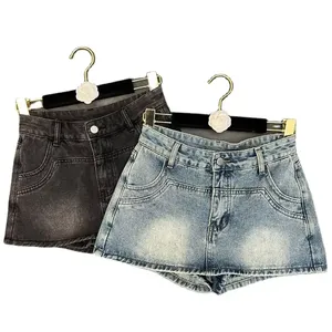 Shorts en satin taille haute pour femme, ourlet brut, extensibles, style vintage, mini-pantalon sexy, décontracté, pour l'été et la plage, coloré, coupe droite - Product Image 1