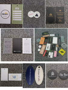 Etiquetas colgantes de papel grueso personalizadas para ropa, bolsa de plástico con logotipo de marca propia, etiquetas colgantes personalizadas para prendas - Product Image 2