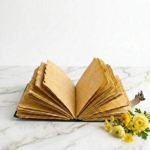 Diario de hechizos celestiales personalizado Book Shadows, con cubierta de cuero genuino, diseño floral lunar, diario con cerradura y páginas vintage. - Product Image 5