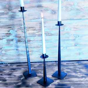 Candelabro Alto de Hierro Forjado Hecho a Mano - Decoración Navideña Moderna y Lujosa, Ecológica y Duradera - Product Image 3
