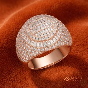 Anillo de Moissanita Oro Rosa para Hombre, Diseño Hip Hop Iced Out con Racimo de Baguettes, Joyería de Lujo y Moda - Product Image 2