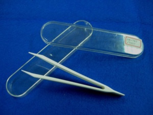 Pinces en plastique DK-767 avec boîte en plastique |   Pointe droite, surface lisse, non magnétique, adapté aux travaux manuels et au bricolage. - Product Image 5