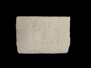 Tissu en dentelle guipure GPO en rayonne blanche de qualité supérieure – Textile de luxe brodé de feuilles florales pour vêtements et robes - Product Image 3