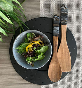 Cuillère en résine artisanale haut de gamme - Cuillère élégante pour servir et pour desserts, écologique et compatible lave-vaisselle pour cuisines modernes par Tradebyd - Product Image 2