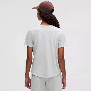 Camiseta de jersey transpirable con dobladillo curvo modal para mujer, cuello en V, manga corta, informal, corte regular, para verano. - Product Image 2