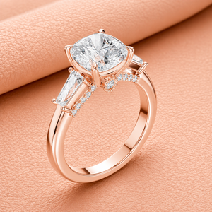 Anillo de Compromiso de Lujo con Diamante Corte Cojín en Oro Rosa y Piedras Laterales Cónicas, Joyería Fina, Anillo de Boda para Mujer - Product Image 3