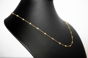 สร้อยคอ Natural Diamond Station ประดับเพชรทรง Brilliant-Cut ตัวเรือนทองคำแท้ 18K สีเหลือง จากแบรนด์ The Yard Luxury Chain - Product Image 4