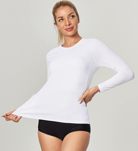 Rashguard personnalisé pour femme avec logo OEM, protection anti-UV, manches longues, éco-responsable, pour entraînement et natation, avec poches latérales - Product Image 2
