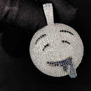 Collar con Colgante de Plata de Ley 925 con Forma Redonda de Cara Sonriente Personalizada, Chapado en Oro de 18K con Moissanita de Lujo, Totalmente Adornado con Dijes para Hombre - Product Image 3