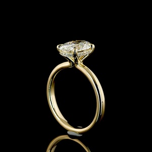Bague de fiançailles solitaire minimaliste en or jaune 18 carats avec diamant de laboratoire ovale 2 carats certifié IGI, bijou raffiné, alliance classique pour demande en mariage - Product Image 2