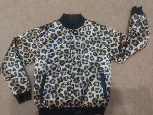 Vestes en satin avec logo brodé personnalisé, veste bomber, design léopard, vestes universitaires, veste en polyester avec boutons - Product Image 5