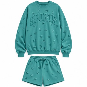Ensemble de survêtement et short imprimé pour femme de haute qualité, col montant, tenue décontractée personnalisée, ensemble court 2 pièces pour le campus - Product Image 1