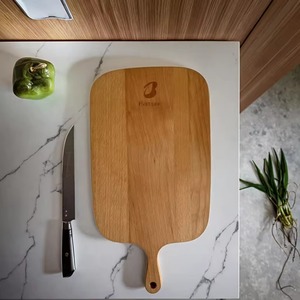 Planche à découper et à hacher en bois naturel écologique REHMAN CRAFT avec poignée intégrée et trou de suspension - Product Image 3