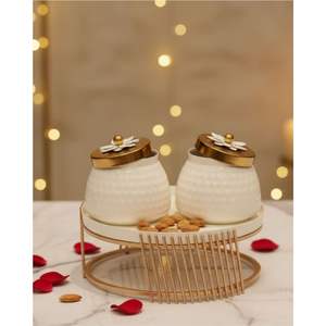 Juego de Cajas para Frutos Secos de Metal Dorado Hechas a Mano |   Juego de 3 Frascos con Bandeja Decorativa |   Recipientes Modernos de Lujo para Almacenamiento y Servicio en la Cocina - Product Image 4