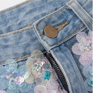 Shorts en jean d'été personnalisés avec sequins, déchirés, taille haute, tendance streetwear pour femmes - Product Image 4