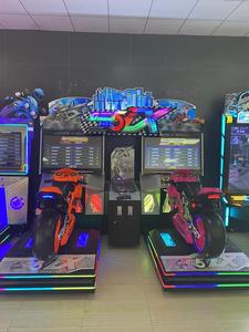 Machine d'arcade de course Moto 5 DX dynamique à monnayeur, simulateur de moto d'attraction à double écran avec plateforme de mouvement - Product Image 4