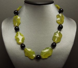 Collar de Resina Hecho a Mano APEX ALIGN, Diseño Inspirado en la Concha Marina, Joyería de Playa para Fiestas de Verano, Disponible en Todo el Mundo - Product Image 2