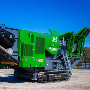 Concasseur à mâchoires McCloskey J45 avec moteur AC, capacité maximale de 700 t/h, moteur et boîte de vitesses - Product Image 1