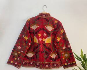 Chaqueta Bordada a Mano en Terciopelo Rojo Suzani |   Abrigo de Invierno Étnico Floral Hecho a Mano |   Ropa de abrigo de diseñador de lujo. - Product Image 2