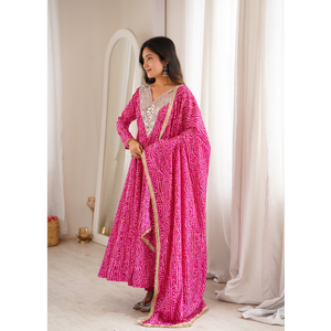 Ensemble de robe Anarkali en rayonne rayonnante avec broderie miroir, pantalon droit et dupatta en dentelle dorée, prêt-à-porter pour femme HTU54 DC - Product Image 1