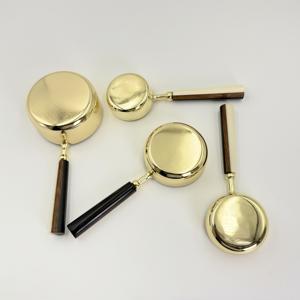 Tasses et cuillères à mesurer en acier inoxydable de qualité supérieure, écologiques, dorées avec manche en résine noire et blanche, compatibles lave-vaisselle - Product Image 5